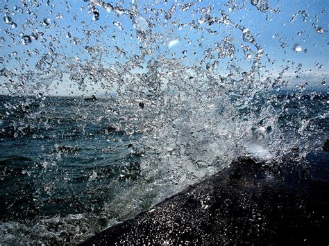 Lake, splashing waves - sound effect