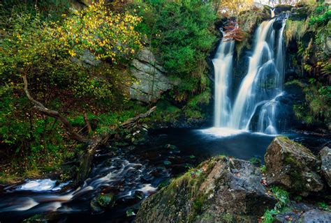 Medium waterfall - sound effect