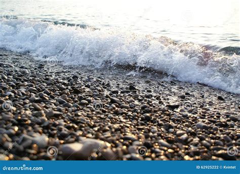 Waves on a pebble beach (2) - sound effect