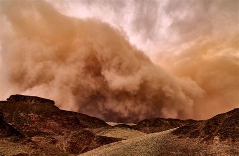 Sandstorm, desert - sound effect