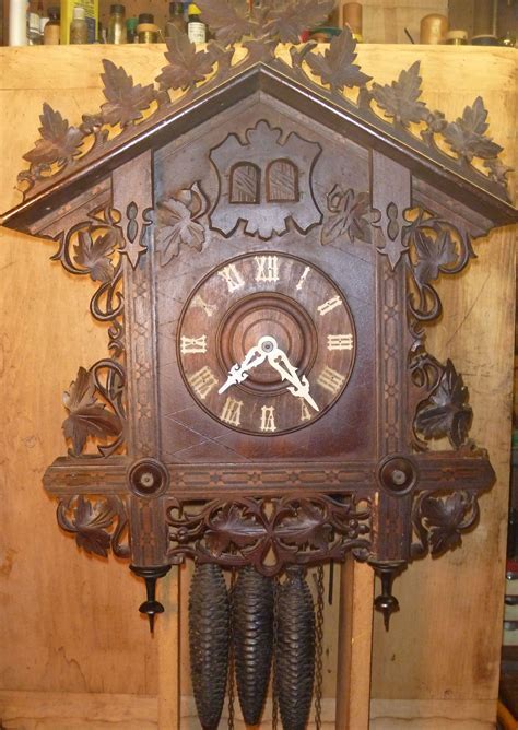 Cuckoo clock strikes 10 times - sound effect