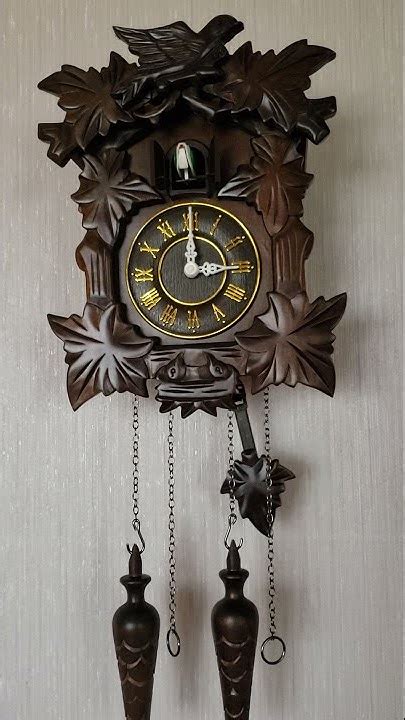 Cuckoo clock strikes 3 times - sound effect