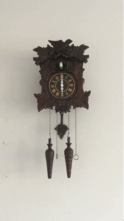 Cuckoo clock strikes 6 times - sound effect