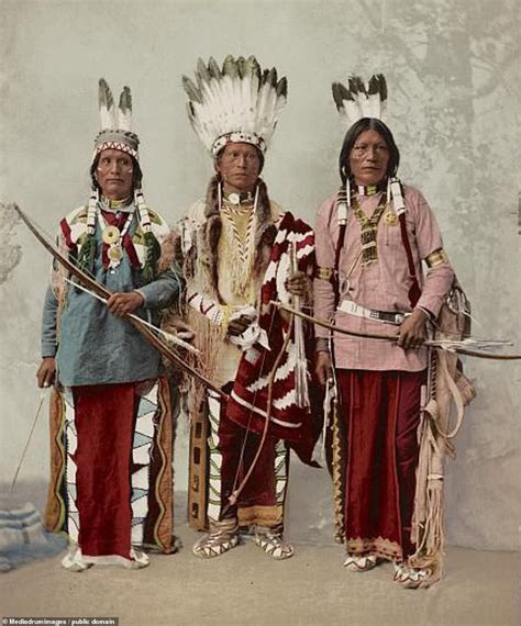 American indians: maracas, chants - sound effect