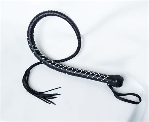 Leather whip - sound effect