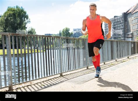 Man running down the sidewalk, running past - sound effect