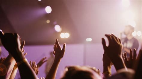 Applause and shouting at a rock concert - sound effect