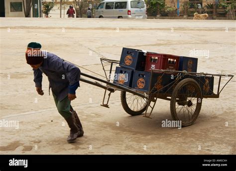 Man walks and pulls cart - sound effect