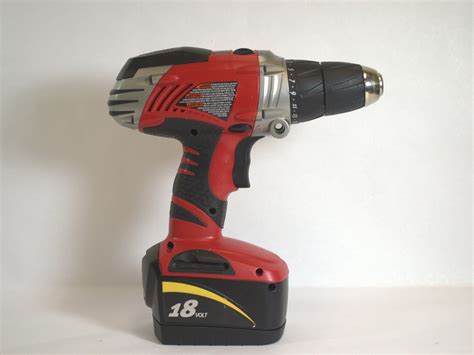 Switch on cordless drill 18v - sound effect