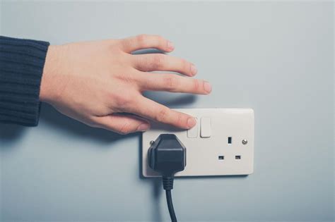 Turning the plug into a socket, turning the light on and off - sound effect