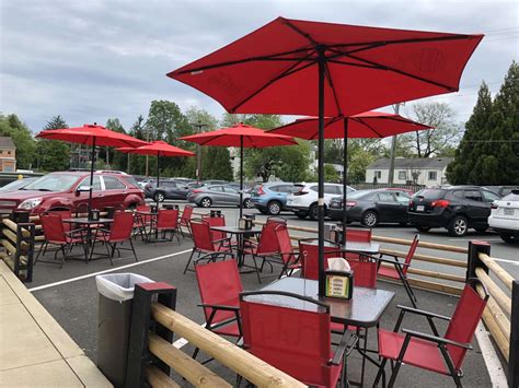 Cafe in the parking lot: lunch, general atmosphere - sound effect